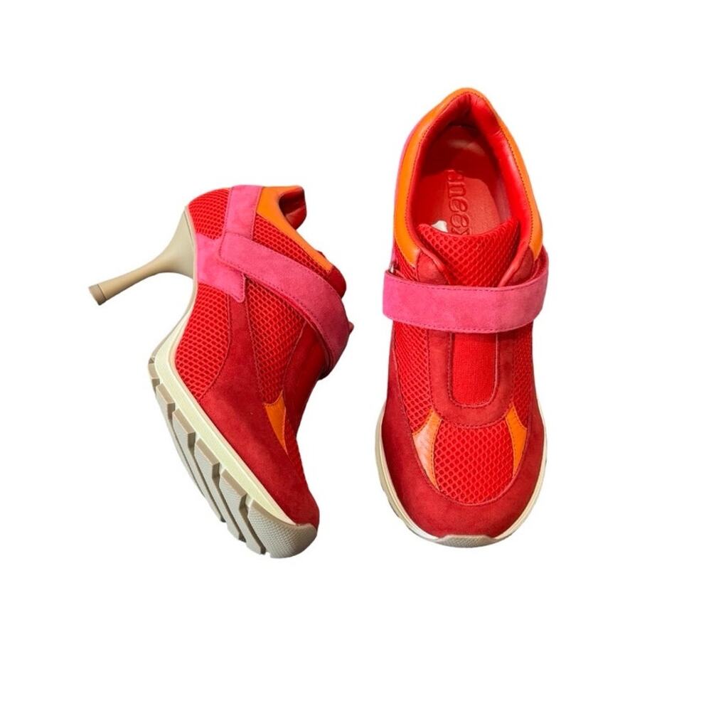 Sneex The Tepper Hy-Heel in Red Limited Edition Size 7, Like New Condition